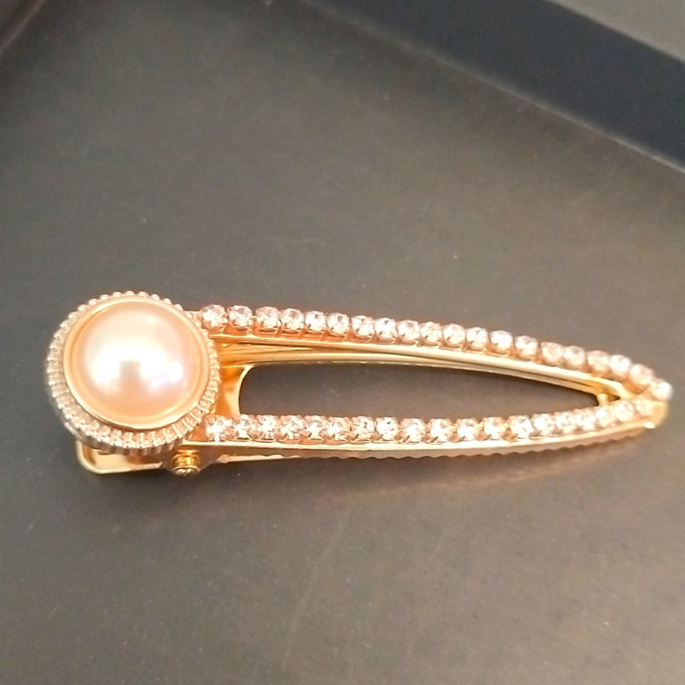 Beautiful Gold tone Hair Clip